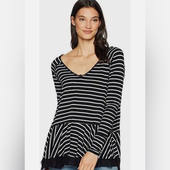 We The Free Black and White Asymmetrical Ruffled Blouse - Picture 3 of 11